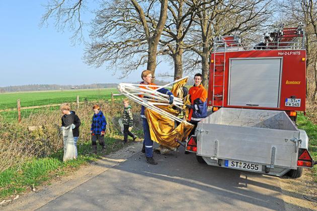 Jugendfeuerwehr bei der Umweltaktion Leer 2014